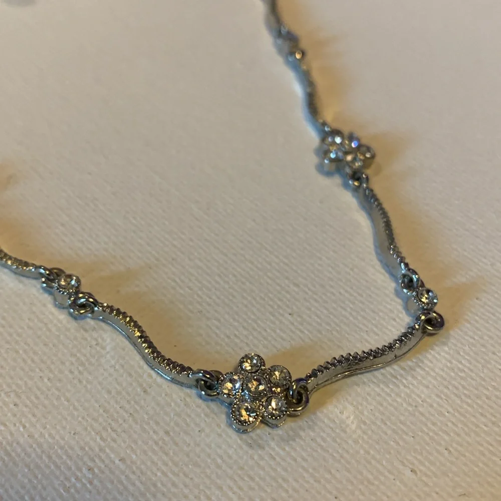 Avon Vintage Diamond Flowers Earrings & Necklace Set - Picture 5 of 5